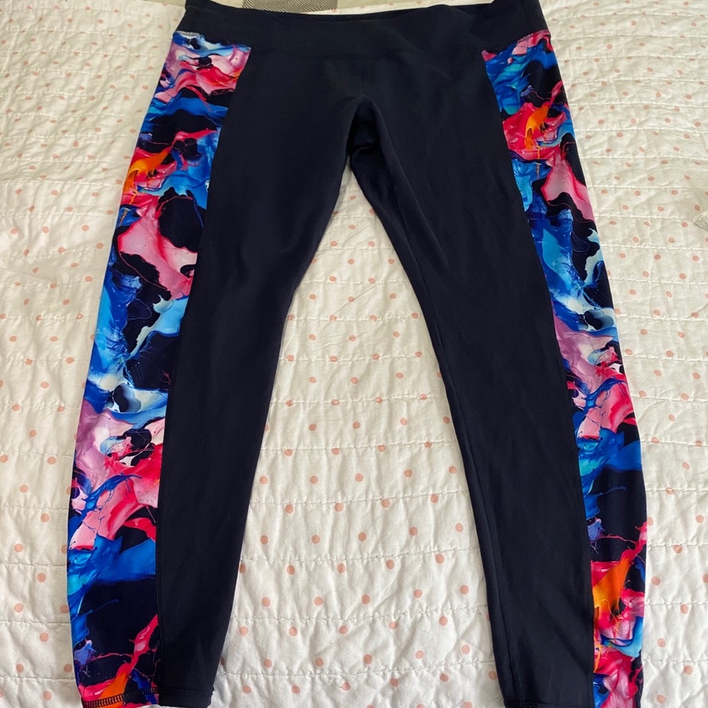 EUC!  NAVY BLUE LEGGINGS W/ A WAVE OF COLORS 7/8 L